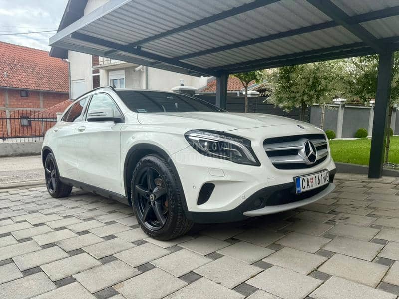 Mercedes Benz GLA 220 