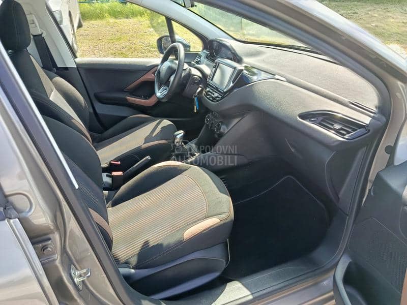 Peugeot 208 1.2i