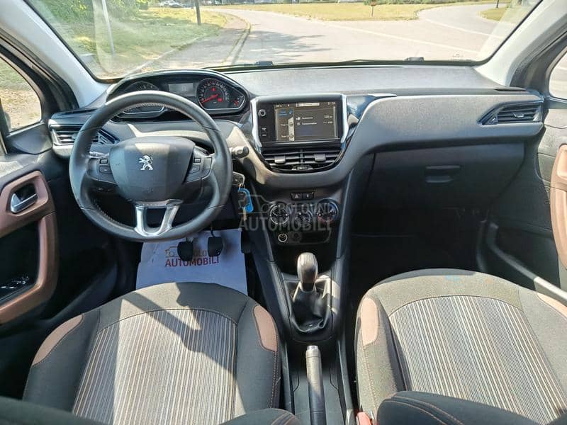 Peugeot 208 1.2i