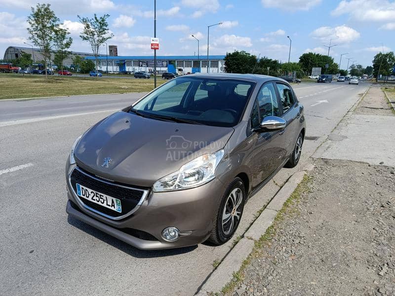 Peugeot 208 1.2i