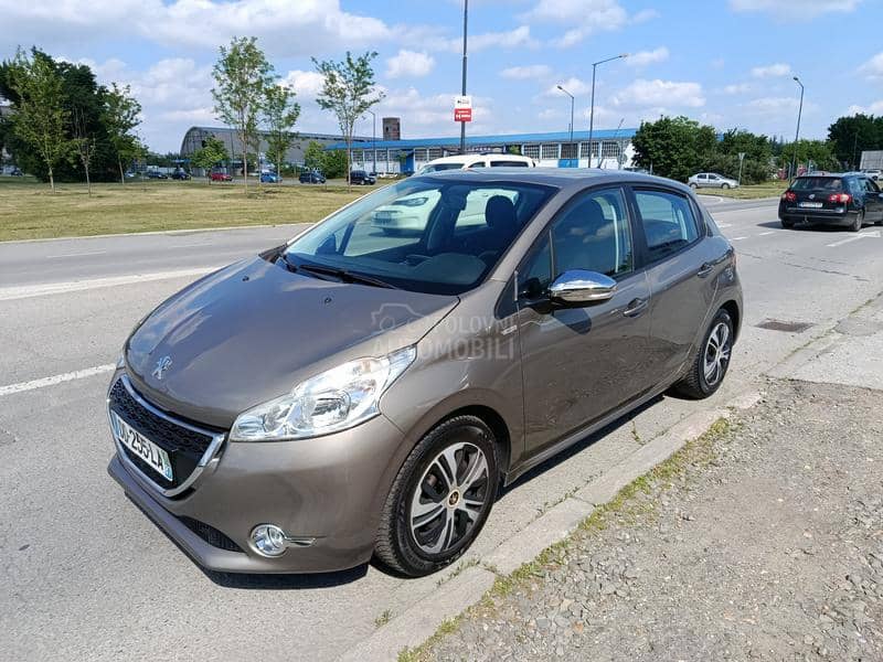 Peugeot 208 1.2i