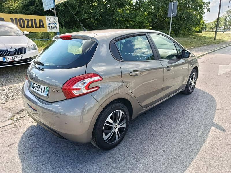 Peugeot 208 1.2i