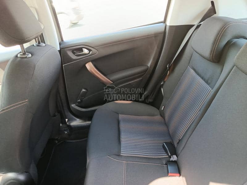 Peugeot 208 1.2i