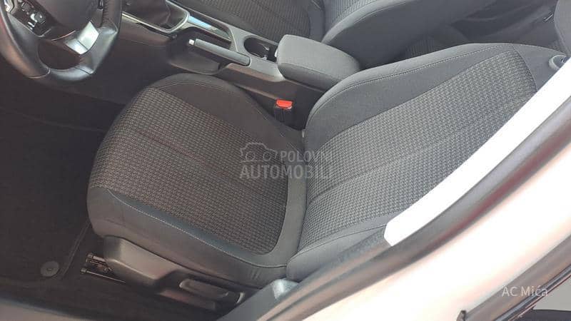 Peugeot 308 1.5 BLU NAV LED KAM