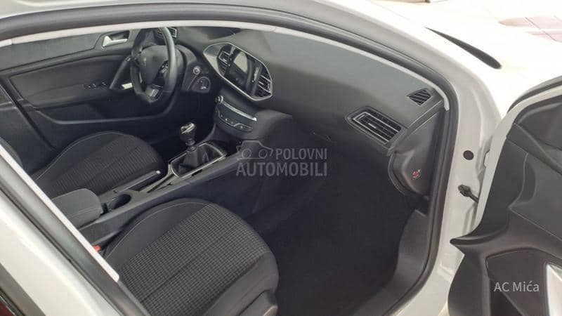 Peugeot 308 1.5 BLU NAV LED KAM