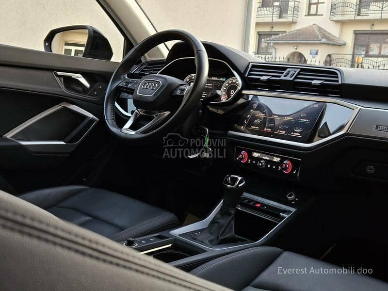 Audi Q3 2.0TDi BlackE Matrix