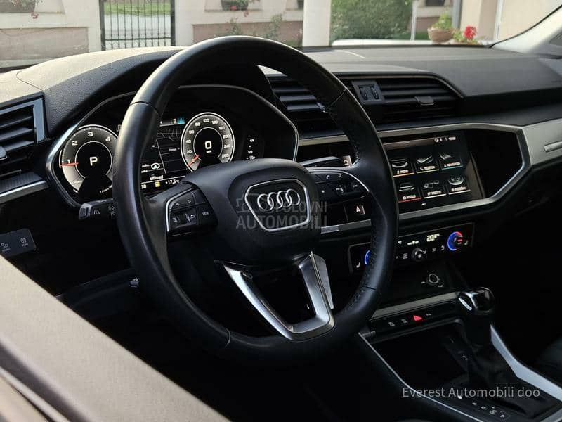 Audi Q3 2.0TDi BlackE Matrix