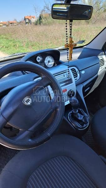 Lancia Ypsilon 
