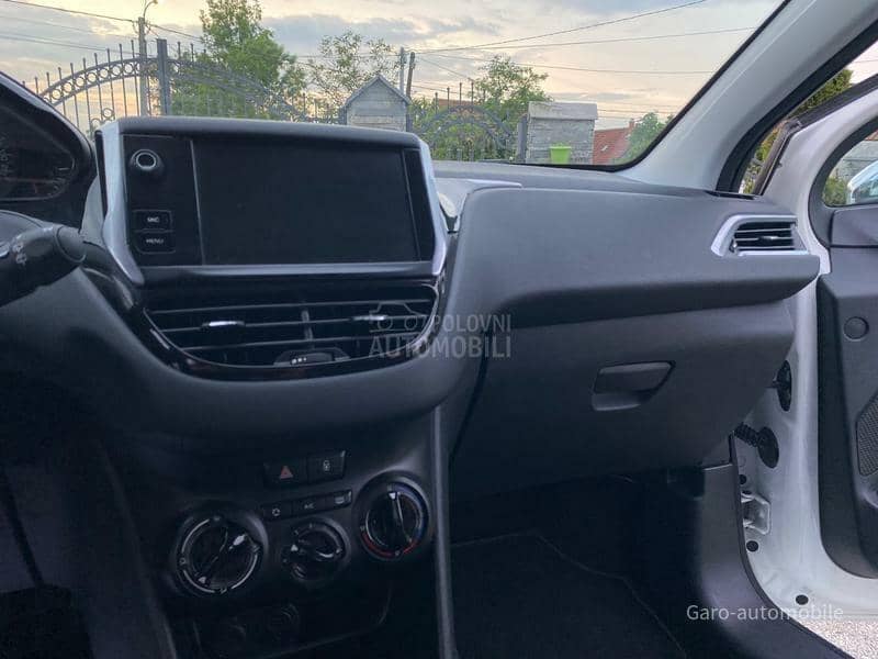 Peugeot 208 1.2 STYLE CH NOV