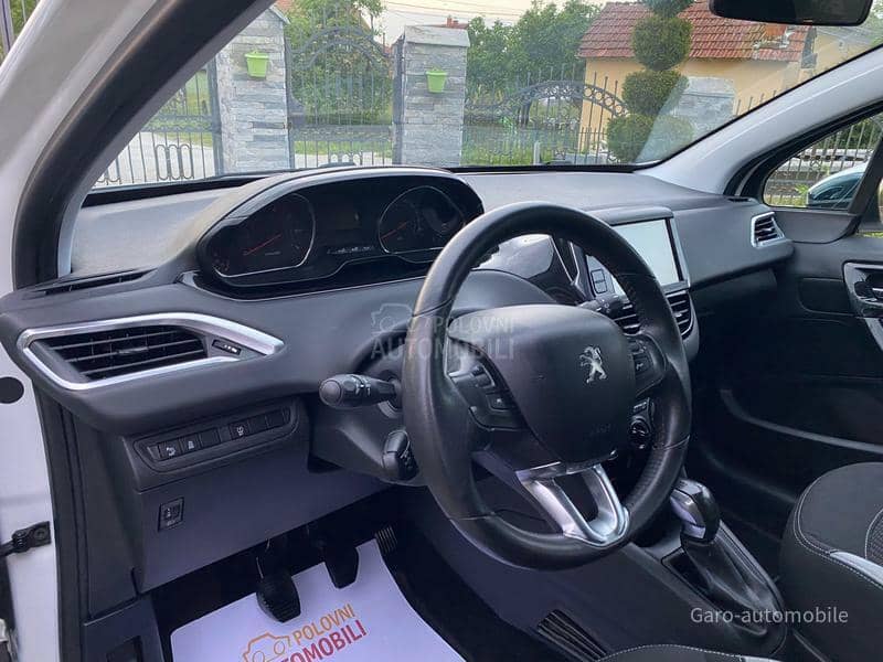 Peugeot 208 1.2 STYLE CH NOV