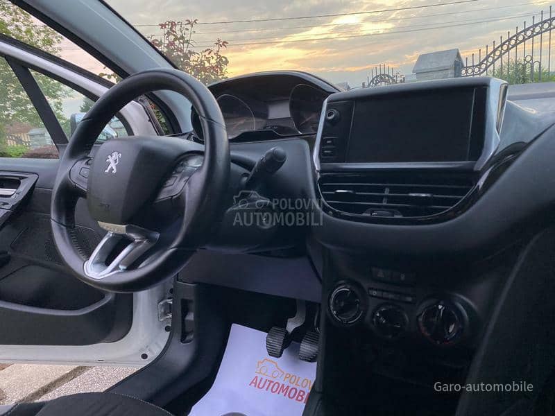 Peugeot 208 1.2 STYLE CH NOV