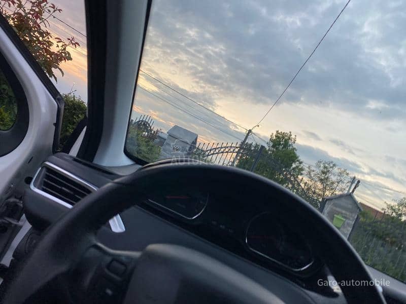 Peugeot 208 1.2 STYLE CH NOV