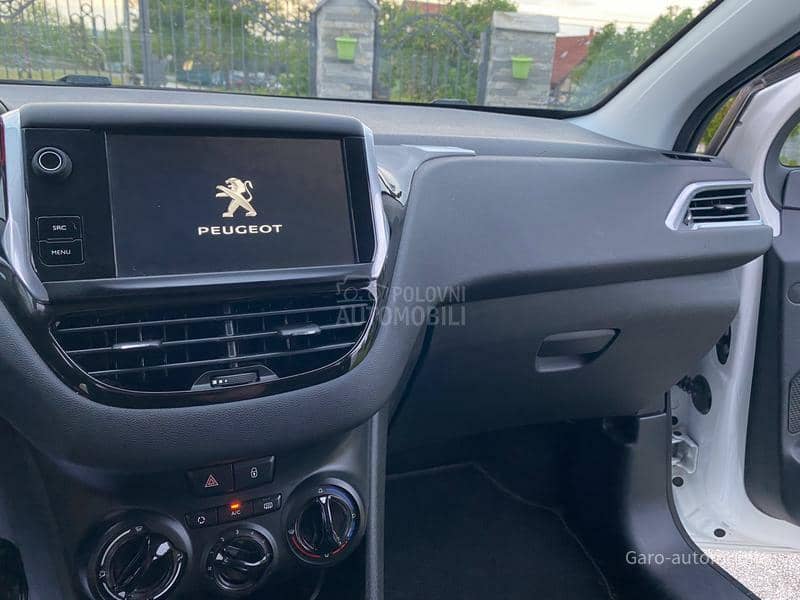 Peugeot 208 1.2 STYLE CH NOV