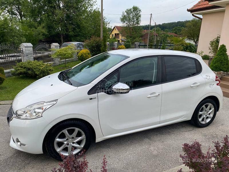 Peugeot 208 1.2 STYLE CH NOV