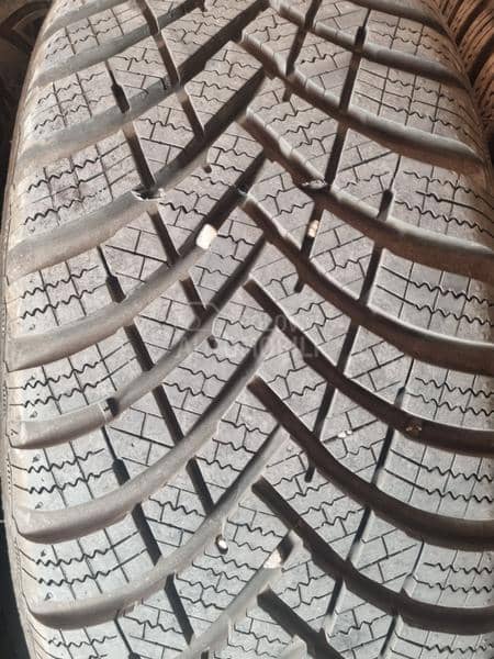 Hankook 185/60 R15 Zimska
