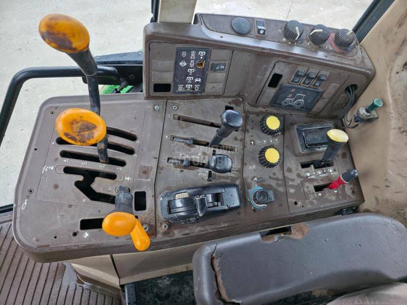 John Deere 6110
