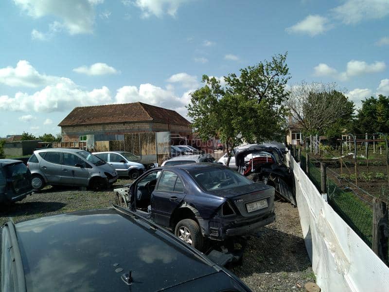 Mercedes Benz C 220 -  kompletan auto u delovima