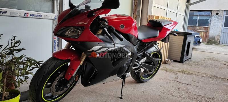 Yamaha r1