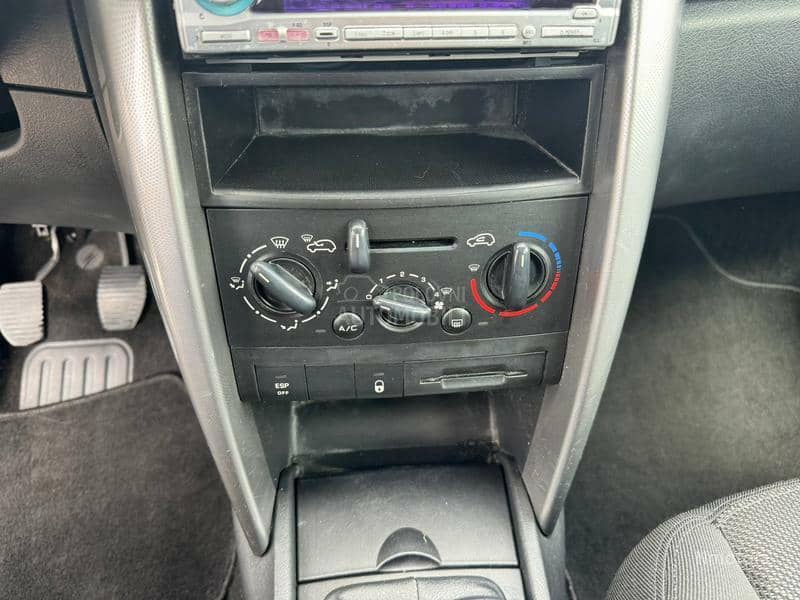Peugeot 207 1.6i