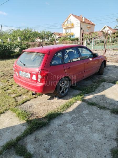 Mazda 323 2002. god. -  kompletan auto u delovima