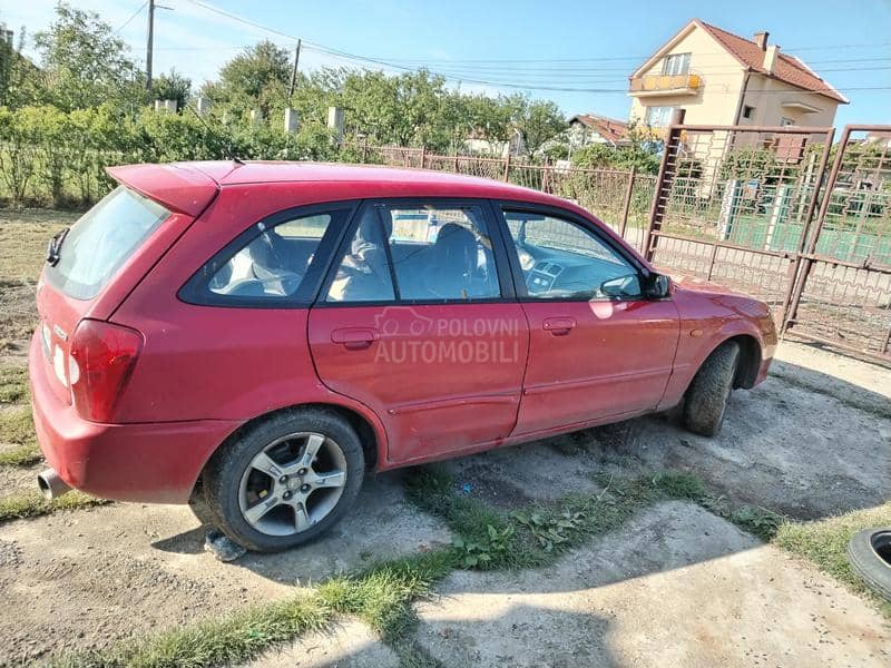 Mazda 323 2002. god. -  kompletan auto u delovima