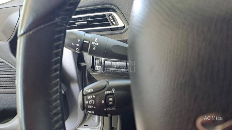 Peugeot 308 1.5 BLU NAV LED USB