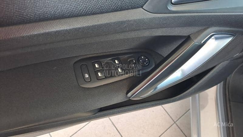 Peugeot 308 1.5 BLU NAV LED USB