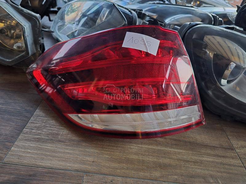 Levo štop svetlo W212