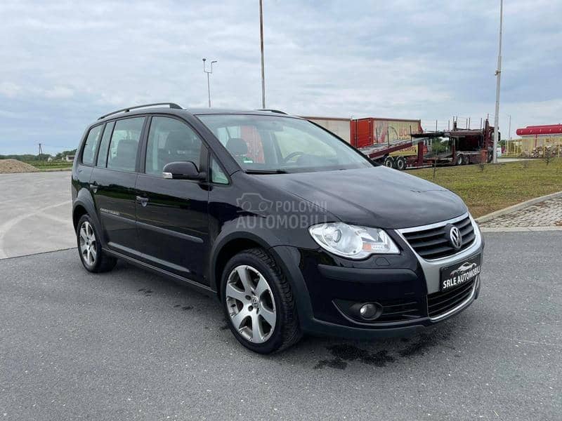 Volkswagen Touran cross NE MAČKA