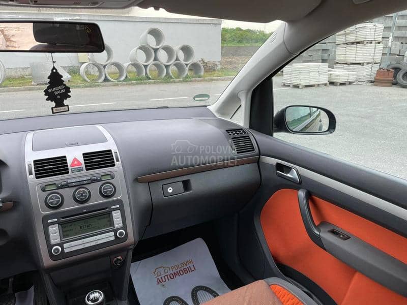 Volkswagen Touran cross NE MAČKA