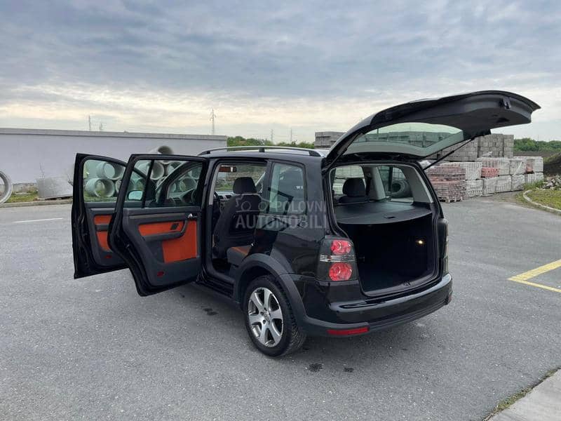 Volkswagen Touran cross NE MAČKA