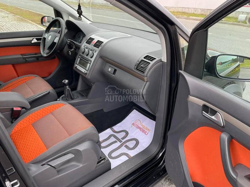 Volkswagen Touran cross NE MAČKA