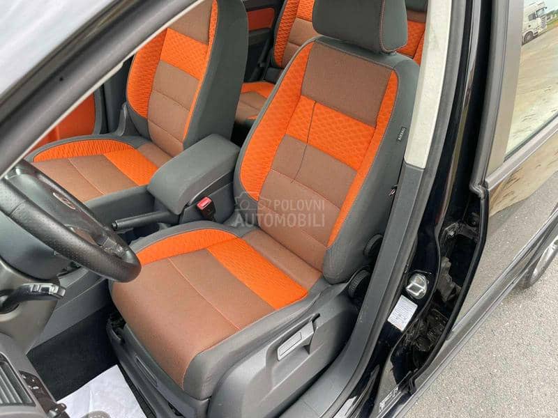 Volkswagen Touran cross NE MAČKA