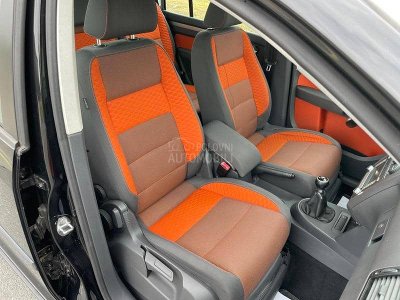 Volkswagen Touran cross NE MAČKA