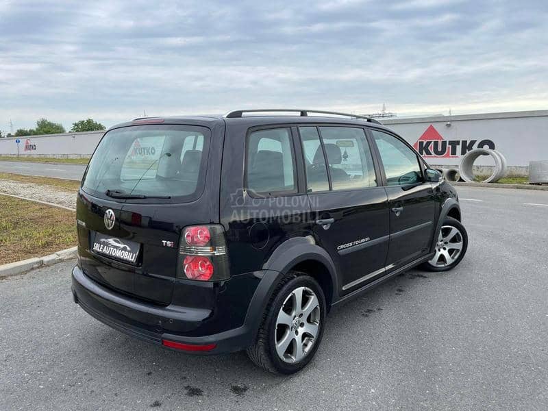 Volkswagen Touran cross NE MAČKA