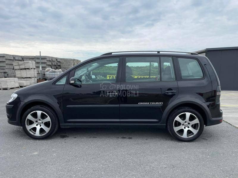 Volkswagen Touran cross NE MAČKA
