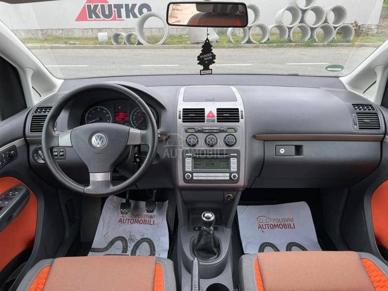 Volkswagen Touran cross NE MAČKA