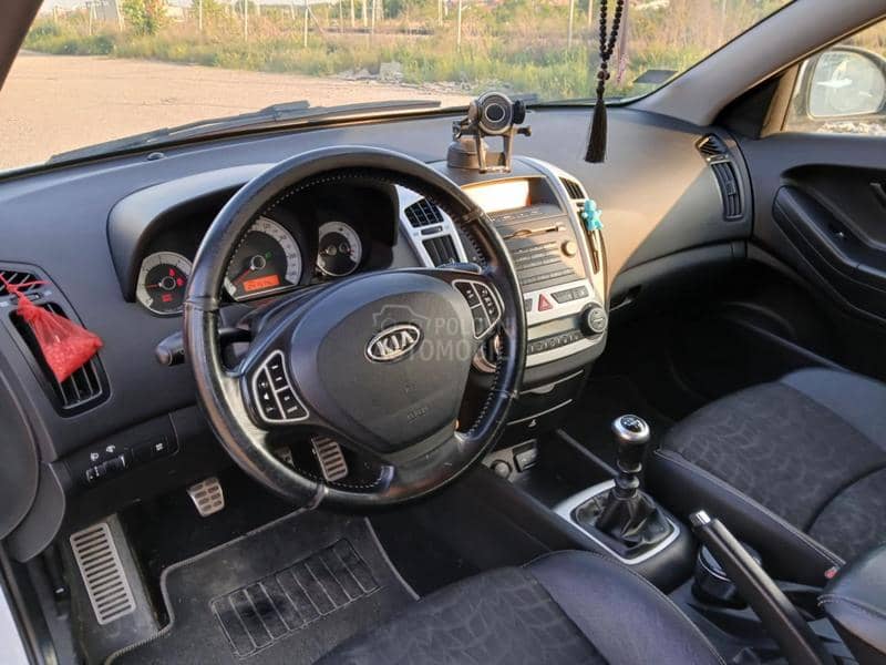 Kia pro_cee`d 2.0 CRDi sport