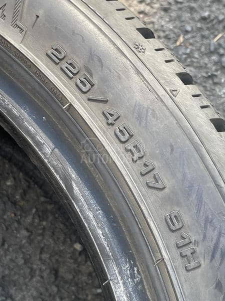 Dunlop 225/45 R17 Zimska