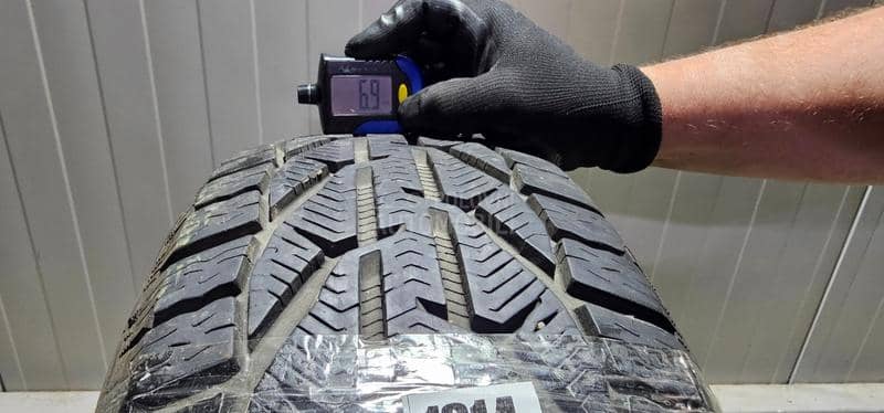 Tigar 215/55 R17 Zimska