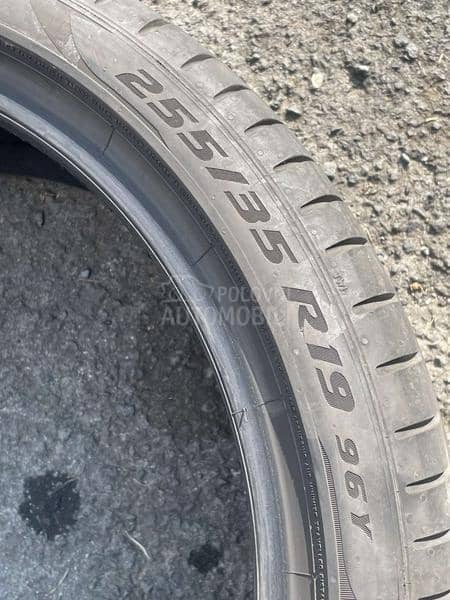 Pirelli 255/35 R19 Letnja