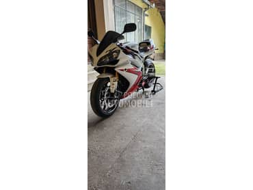 Yamaha R1