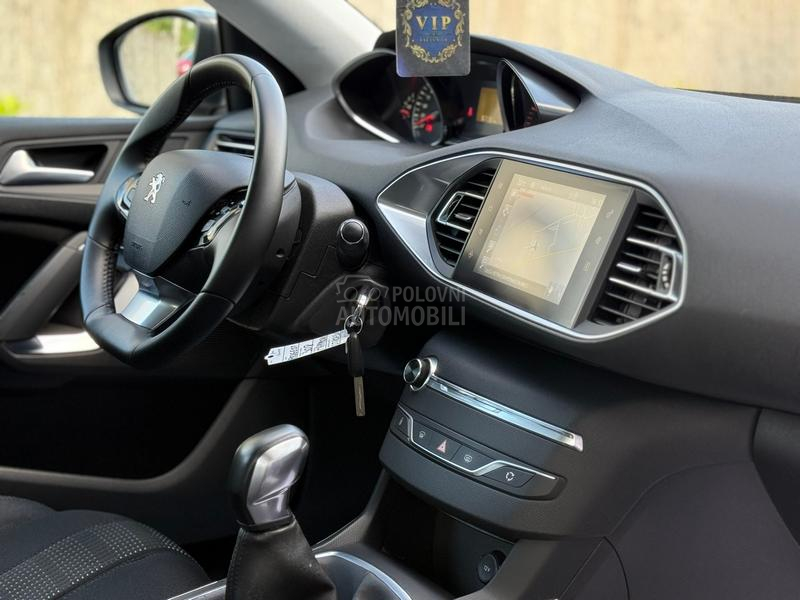 Peugeot 308 1.2 ALLURE LED NAVl