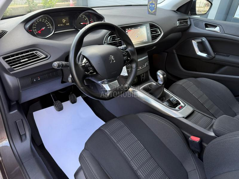 Peugeot 308 1.2 ALLURE LED NAVl