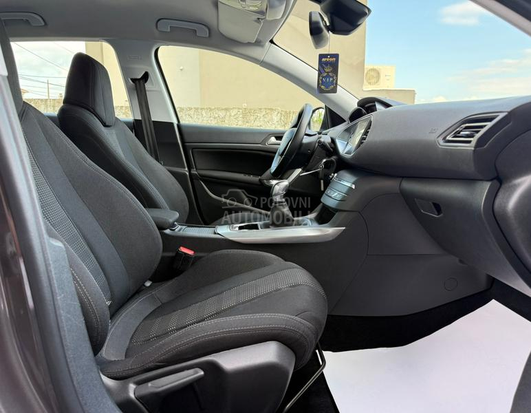 Peugeot 308 1.2 ALLURE LED NAVl