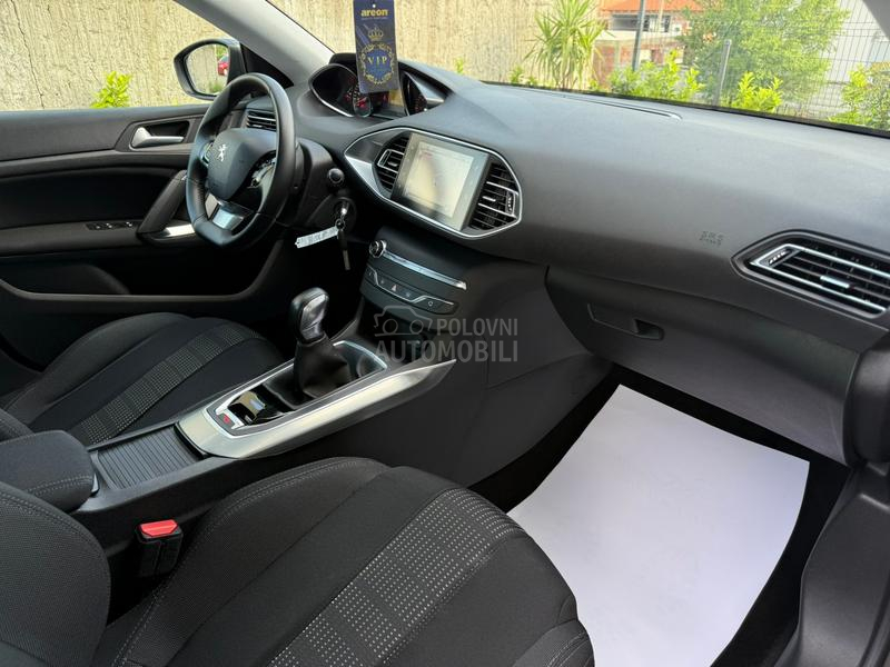 Peugeot 308 1.2 ALLURE LED NAVl