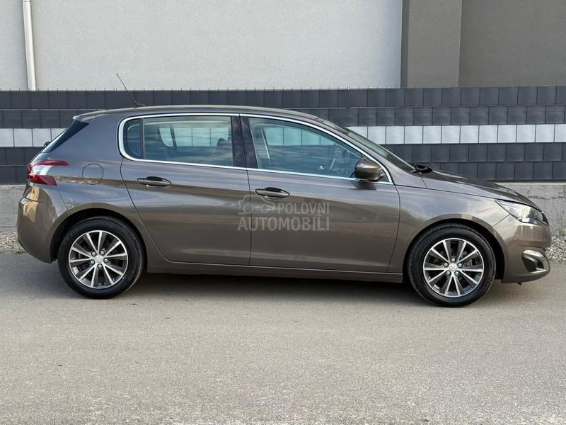 Peugeot 308 1.2 ALLURE LED NAVl