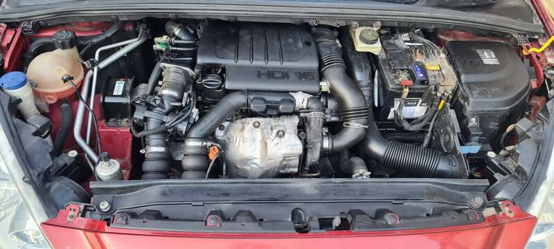 Peugeot 308 1.6 HDI  7 sed