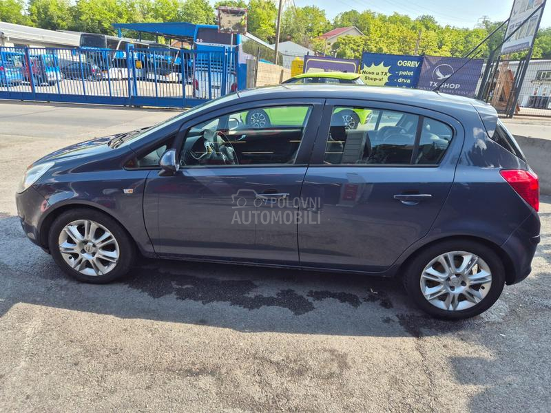 Opel Corsa D Cosmo oprema