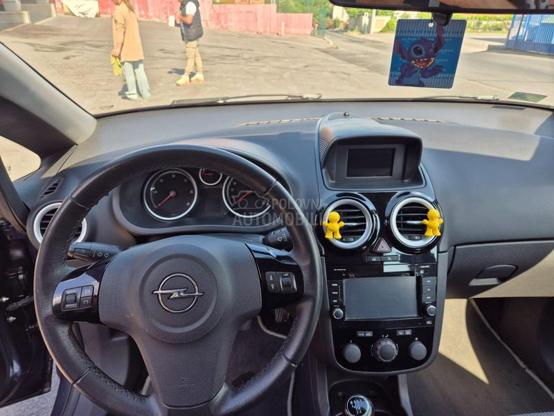 Opel Corsa D Cosmo oprema